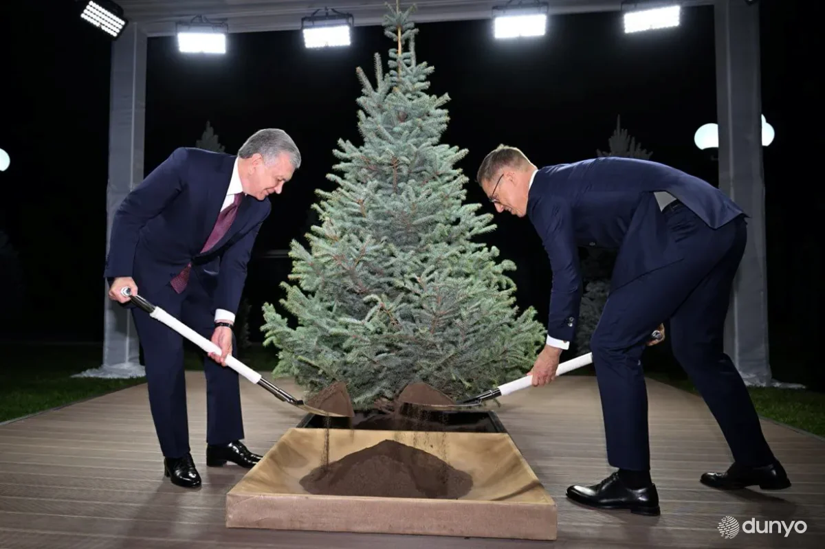 Ўзбекистон ва Финляндия Президентлари Фахрий меҳмонлар хиёбонида биргаликда дарахт экдилар