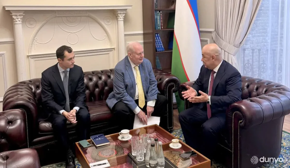 Лондондаги Ўзбекистон элчихонасида машҳур таҳлилчи билан учрашув ўтказилди