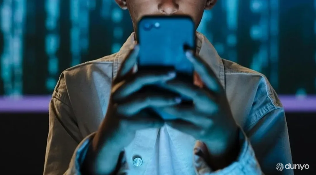 Франция настаивает на запрете социальных сетей на уровне ЕС для лиц моложе определенного возраста