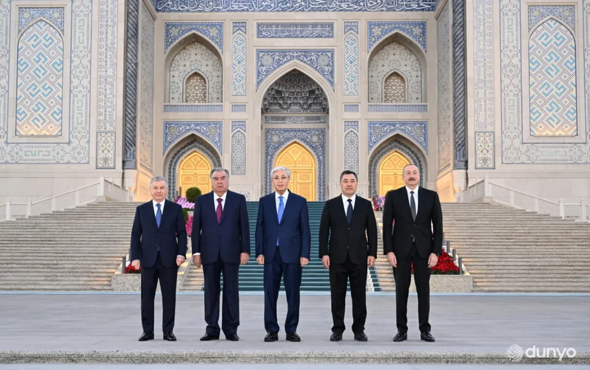 Markaziy Osiyo mamlakatlari va Ozarbayjon Prezidentlari Toshkentdagi Islom sivilizatsiyasi markaziga tashrif buyurdilar