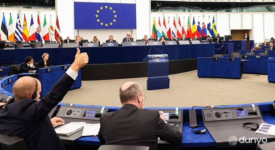 Европейский парламент призвал запретить использование социальных сетей детям младше 16 лет