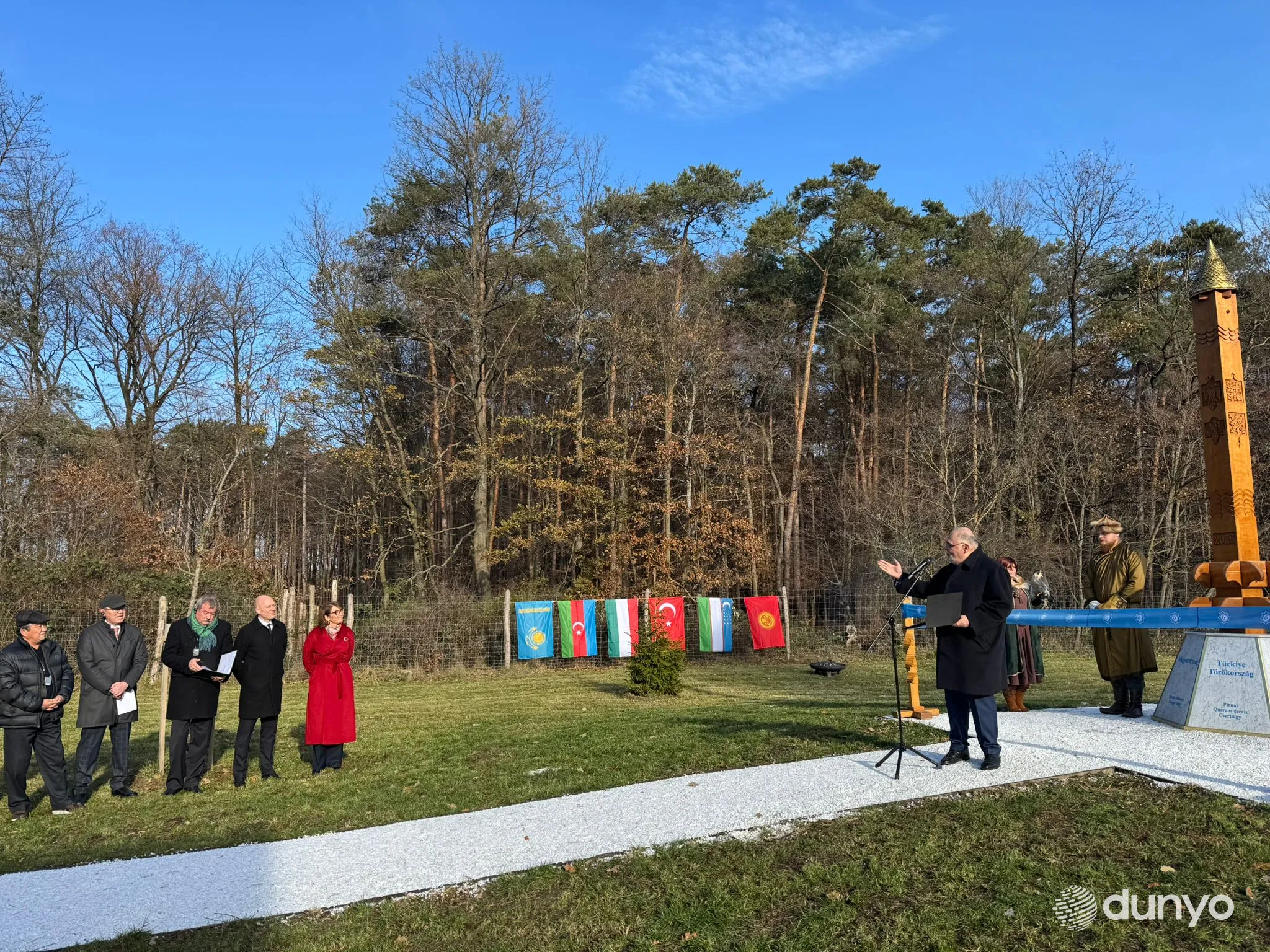Vengriyada TDT aʼzo davlatlari bilan asosiy huquqlar sohasidagi hamkorlik sharafiga yodgorlik monumentni ochildi