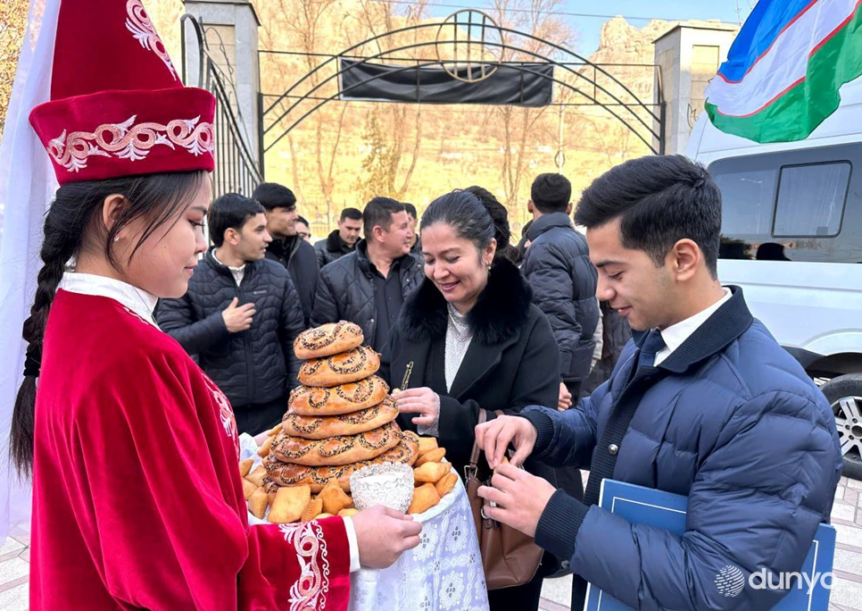 Масштабное культурно-просветительское мероприятие объединило в Оше Кыргызстан и Узбекистан в незабываемом празднике дружбы