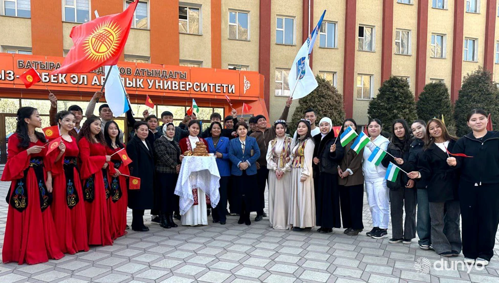 Масштабное культурно-просветительское мероприятие объединило в Оше Кыргызстан и Узбекистан в незабываемом празднике дружбы