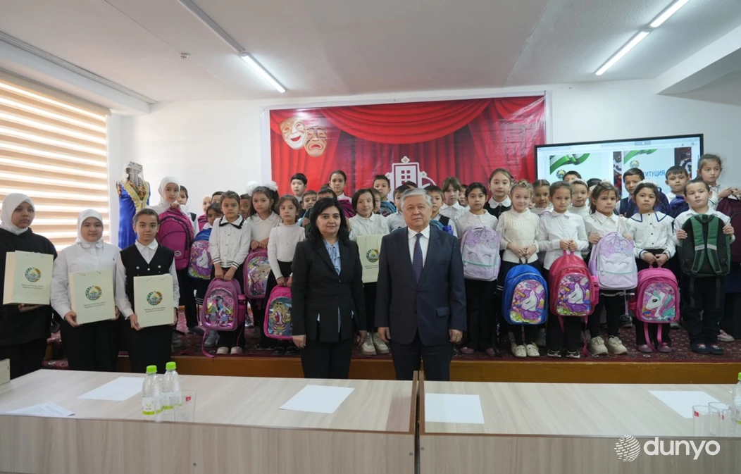ТИВ ҳомийлигида мактаб ўқувчиларига таълим жиҳозлари ва эсдалик совғалари топширилди