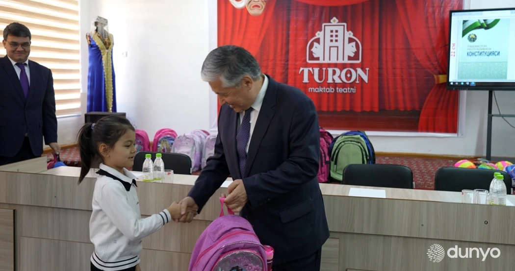 ТИВ ҳомийлигида мактаб ўқувчиларига таълим жиҳозлари ва эсдалик совғалари топширилди