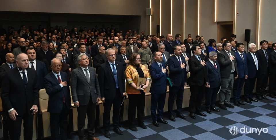 В УМЭД состоялась презентация английской версии книги «Новый Узбекистан: путь Шавката Мирзиёева»