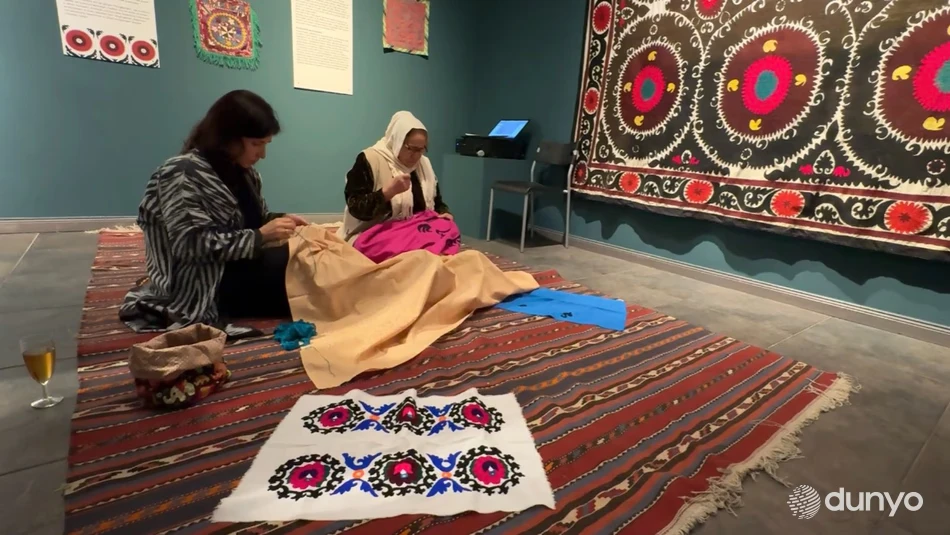 Germaniya poytaxtida o‘zbek so‘zanalari ko‘rgazmasi tashkil etildi