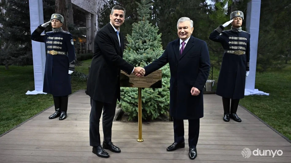 Ўзбекистон ва Парагвай Президентлари биргаликда Фахрий меҳмонлар хиёбонида дарахт экдилар