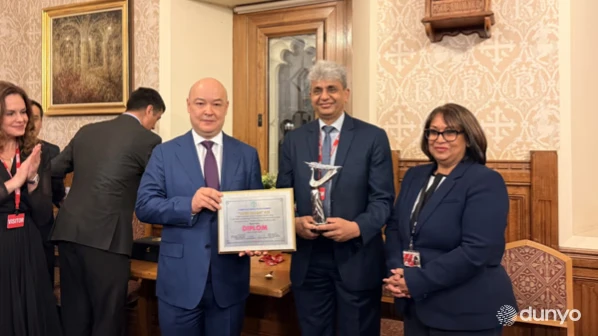 Буюк Британиялик журналистга “Олтин қалам” миллий мукофоти топширилди