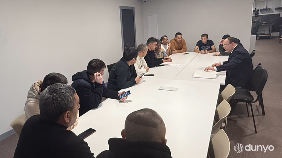 Дипломаты встретились с соотечественниками, работающими в латвийской логистической компании