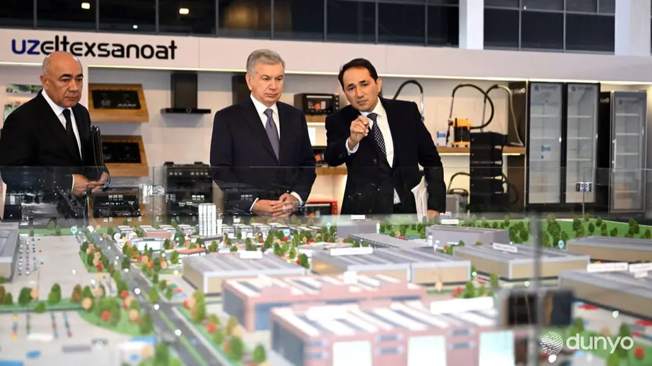 O‘zbekiston Prezidenti Ohangarondagi zamonaviy maishiy texnika mahsulotlarini ishlab chiqarish korxonasini borib ko‘rdi