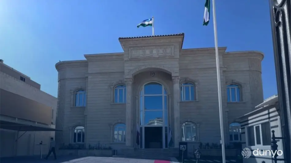 Қатардаги ўзбекистонликларга кўмак кўрсатилмоқда: элчихона вазиятни назоратга олган