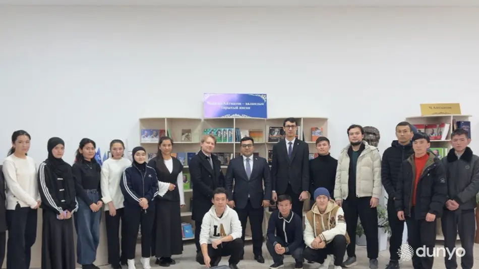 Дипломаты Узбекистана провели в Бишкеке «круглый стол» со студентами о наследии великих поэтов, мерах безопасности и поддержке молодежных инициатив