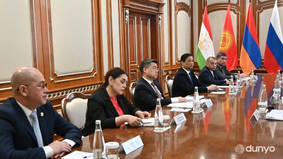 Генеральный консул Узбекистана встретился с губернатором Новосибирской области России