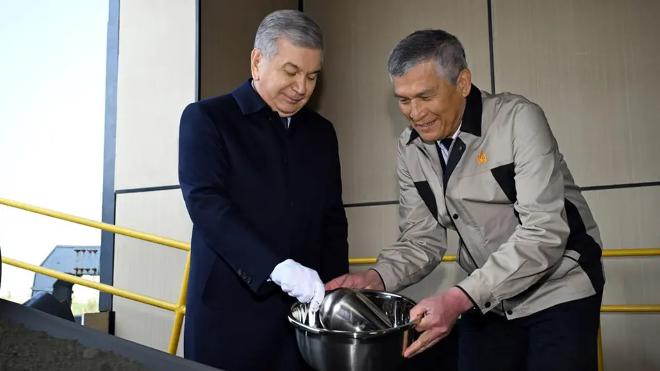 Ўзбекистон Президенти Олмалиқ кон-металлургия комбинатида мис концентратини ишлаб чиқариш жараёнини кузатди