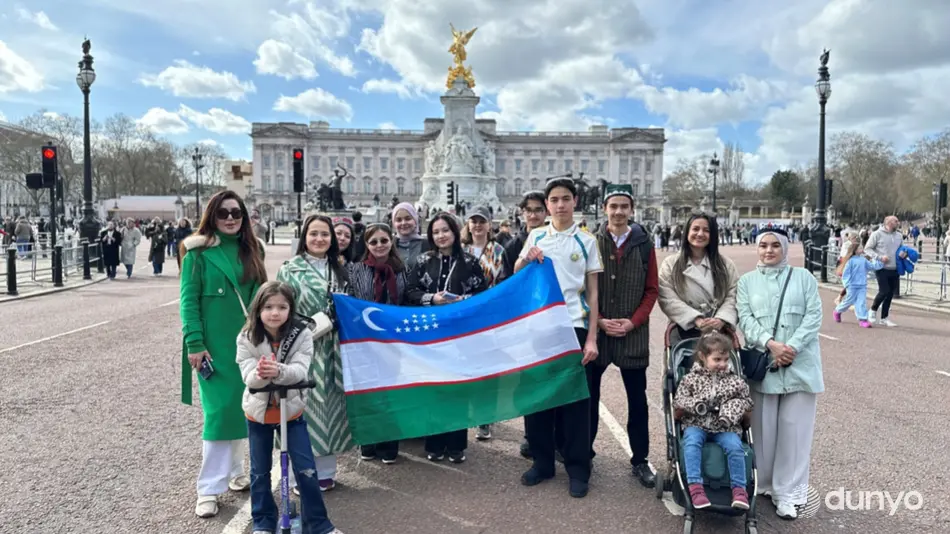 Ўзбек миллий дўпписи Лондоннинг диққатга сазовор жойларида намойиш қилинди