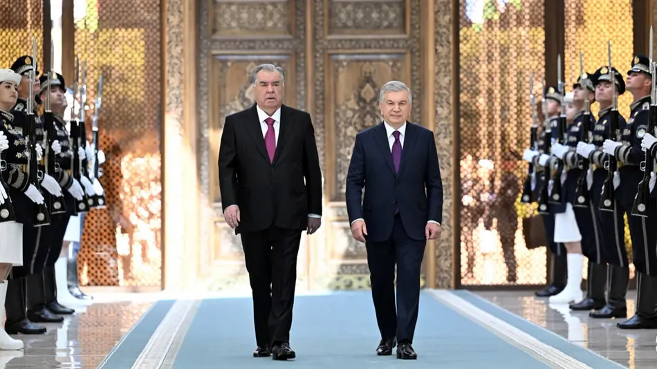 В резиденции «Куксарой» состоялась торжественная церемония встречи Президента Таджикистана