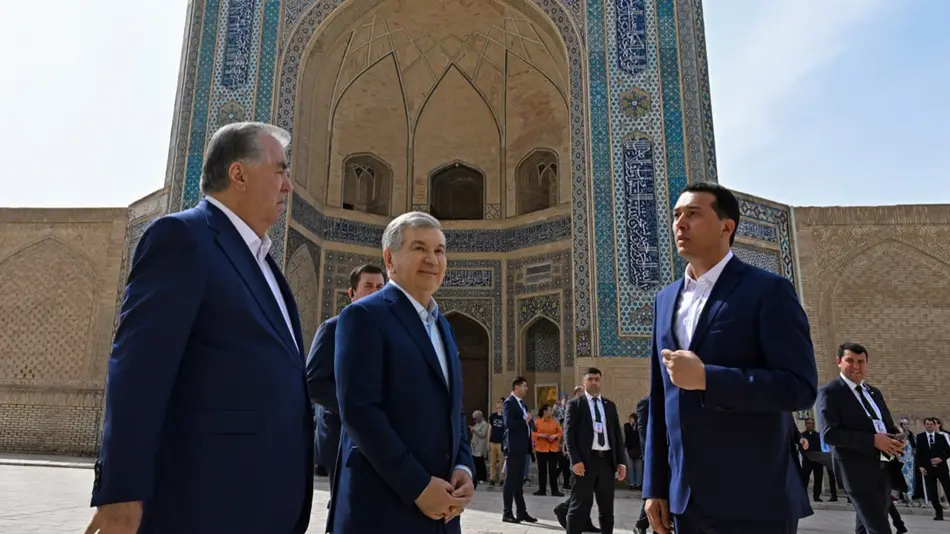 Ўзбекистон ва Тожикистон етакчилари Бухоронинг Арк қўрғон, Пои Калон ва Лаби Ҳовуз мажмуалари билан танишдилар