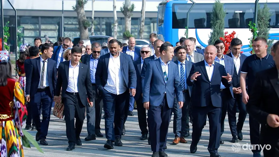 Хорижий дипломатлар Андижон вилоятининг иқтисодий имкониятлари билан танишди