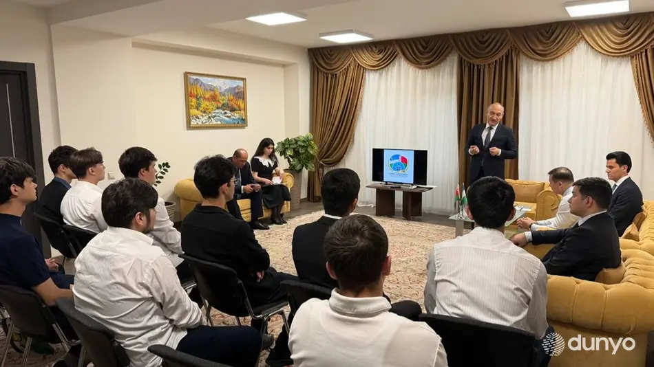 O‘zbekiston delegatsiyasi Minskda yosh vatandoshlar bilan uchrashdi