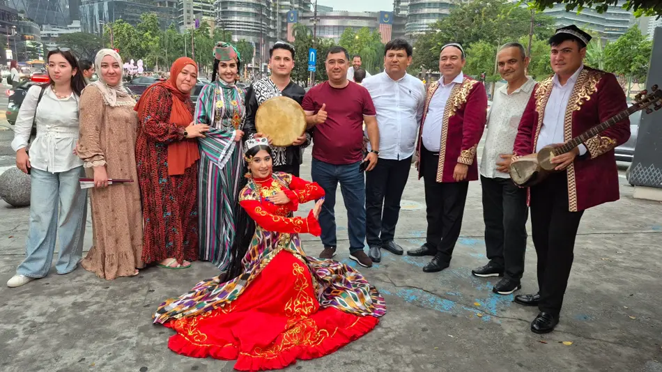 В центре Куала-Лумпура прошли культурные мероприятия, посвященные независимости Узбекистана