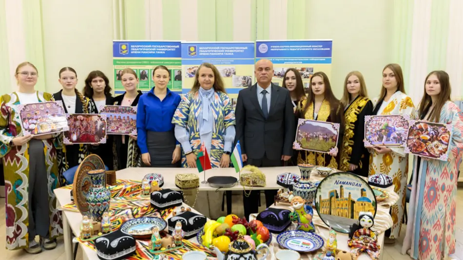 Студенты Намангана и Минска вместе отметили День узбекского языка