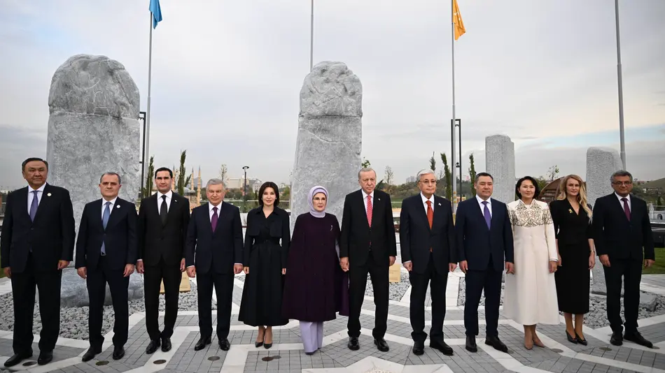 Ўзбекистон Президенти ТДТ саммитининг маданий дастурида иштирок этди