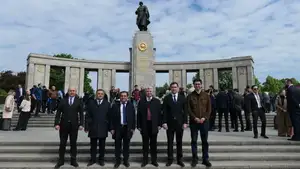 Дипломаты Узбекистана в Германии почтили память погибших на пути к Победе над фашизмом