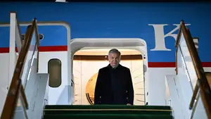 Ўзбекистон Президенти амалий ташриф билан Бокуга келди