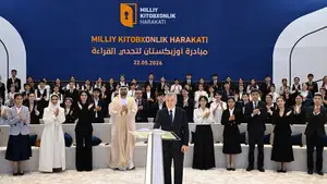 Президент Узбекистана дал старт Национальному движению по чтению