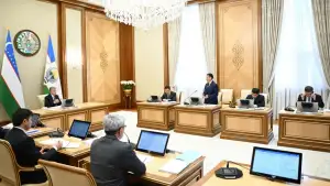 Президент Узбекистана ознакомился с презентацией по ускорению трансформации и подготовки к IPO национальной авиакомпании 