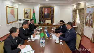 Посол Узбекистана Равшанбек Алимов встретился с хякимом Ахалского велаята Туркменистана