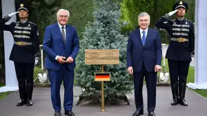 Ўзбекистон Президенти ва Германия Федерал президенти Фахрий меҳмонлар хиёбонида дарахт экдилар