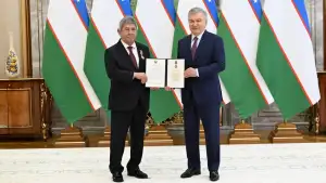 Президент Узбекистана принял завершающего свою дипломатическую миссию в нашей стране посла Азербайджана