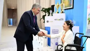 Президент Узбекистана встретился с активной и инициативной молодежью 