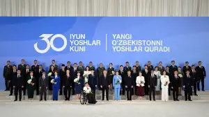 Президент Узбекистана вручил молодежи государственные награды 