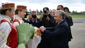 Ўзбекистон Президенти расмий ташриф билан Беларусга келди 
