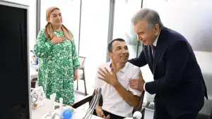 Президентимиз Нурафшон шаҳрида янги барпо этилган Ижтимоий ҳимоя мажмуасига борди