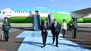 Ўзбекистон Президенти амалий ташриф билан Остона шаҳрига келди