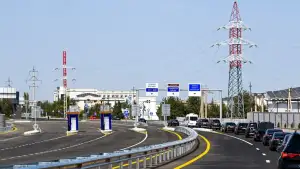 O‘zbekiston Prezidenti Xivadan Urganchga yangi avtomobil yo‘li orqali qaytdi
