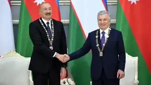Президенты Узбекистана и Азербайджана награждены высшими государственными наградами