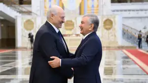 Лидер Узбекистана поздравил по телефону Президента Беларуси с днем рождения