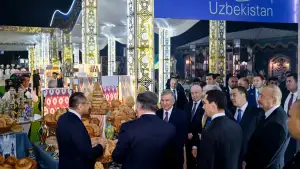 Ўзбекистон Президенти МДҲ мамлакатлари миллий таомлари фестивалида бўлди