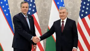 O‘zbekiston Prezidenti Samarqandda dunyoda lokomotivlar, temir yo‘l texnikasi, raqamli va servis yechimlarini ishlab chiqaruvchi yetakchi Amerika kompaniyasi rahbarini qabul qildi