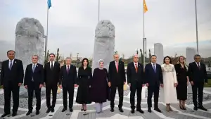 Президент Узбекистана принял участие в культурной программе саммита ОТГ